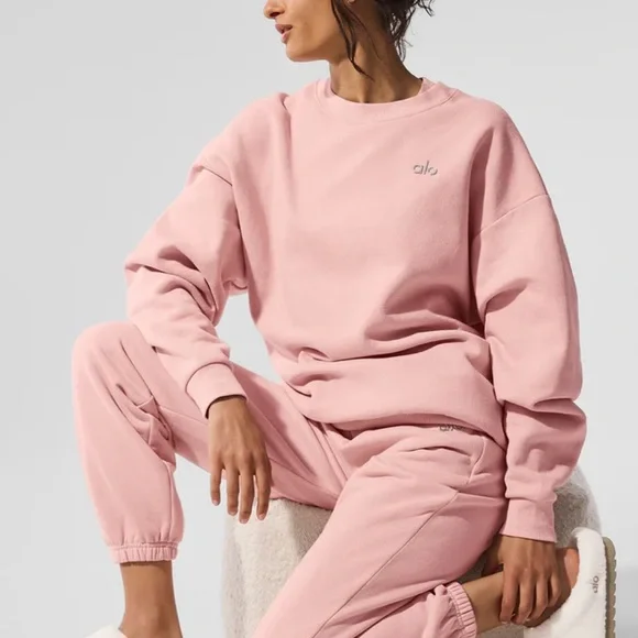NWT limited, sold-out color ALO Yoga Accolade pullover in pink quartz size M - Picture 5 of 8